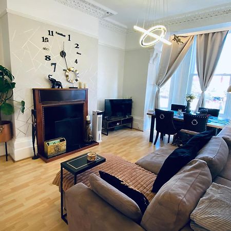 Ann Apartments Opposite The Pier With Sea View Портцмаус Экстерьер фото